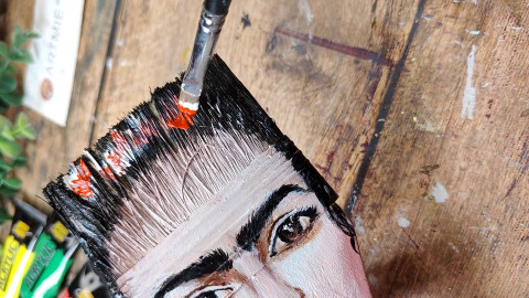 Jak namalovat portrét na štětec + tipy na netradiční povrchy pro malování