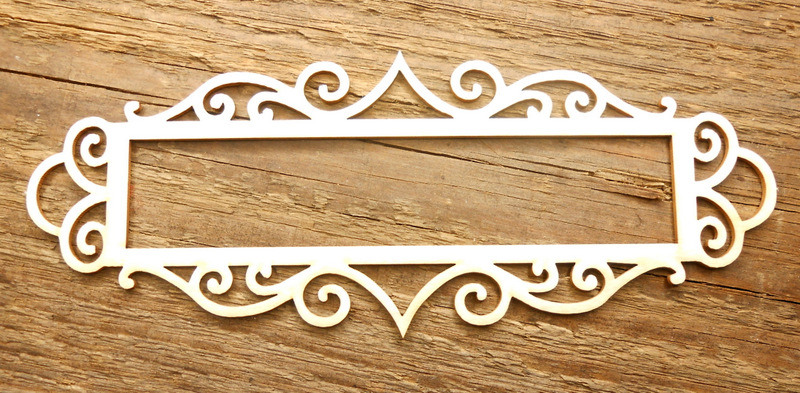 Levně Dřevěný dekorativní rámeček na jmenovku – obdélníkový ornament